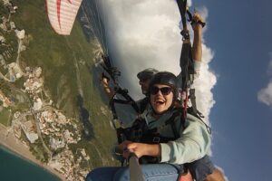 Fun for two I very often is the motto for paragliding tandem flights! The uplifting feeling of gliding and silently sailing from the mountain down above beautiful beaches can be experienced for everyone even without prior knowledge about of flight.