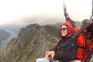 We in paragliding Budva Montnengro fly on coastal and mountain tandems at a variety of locations depending on the conditions.