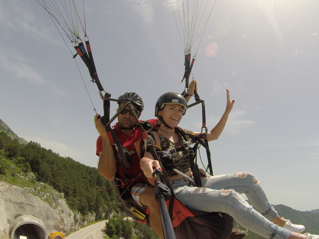 budva paragliding flight
